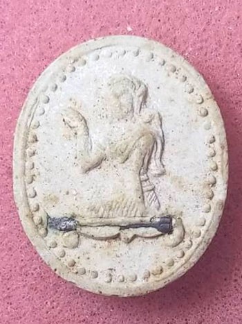 พระแม่นางกวักเงินกวักทอง รุ่นแรก ปี พ.ศ. 2534 วัดเจริญพรต เนื้อผงผสมว่าน 108 ชนิด ฝังตะกรุด หลวงพ่อคูณ ปริสุทโธ ปลุกเสกตลอดไตรมาส