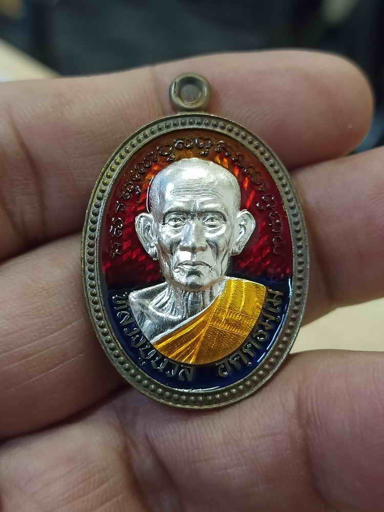 2-357 วัดใจ 100 แจ้งเกิด เหรียญไข่ปลา 8 รอบ หลวงปู่นวล อัคฺคธฺมโม วัดศรีสุทธาวาส(วัดหนองจอก) อ.ทับคล้อ จ.พิจิตร ปี 2566 ชุดชนวน มหาชนวน หน้ากากเงิน ลงยาพื้นไล่สี จีวร หมายเลข 150 สร้าง 160 เหรียญ กล่องเดิม