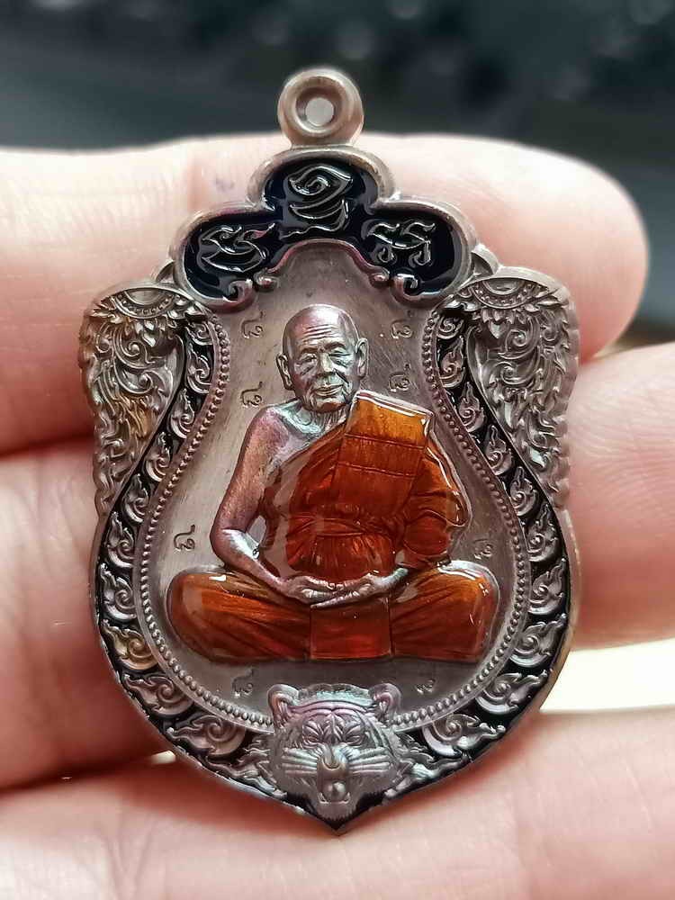 2-2109 วัดใจ 100 เหรียญเสมา 7 รอบ พ่อท่านผ่อง วัดแจ้ง อ.เมือง จ.พัทลุง ทองแดงมันปู ตอก 8 รอบ ลงยาขอบ จีวร หมายเลข 88 กล่องเดิม