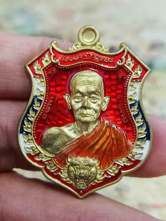 2-2068 วัดใจ 100 เหรียญพยัคฆ์กบินทร์บุรี หลวงปู่บุญมา สำนักสงฆ์เขาแก้วทอง จ.ปราจีนบุรี 2564 ทองทิพย์ ลงยาแดง ขอย จีวร หมายเลข 33 กล่องเดิม