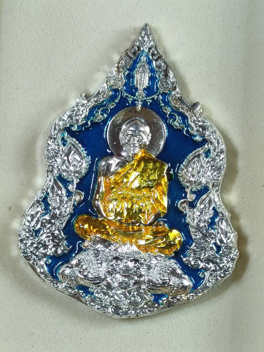 D5 เหรียญ 111 ปี ชาตกาล หลวงพ่อพูล วัดไผ่ล้อม จ.นครปฐม เนื้อชุบเงินลงยาน้ำเงิน ลงยาจีวร เลข 332 ปี 2566 มีกล่อง