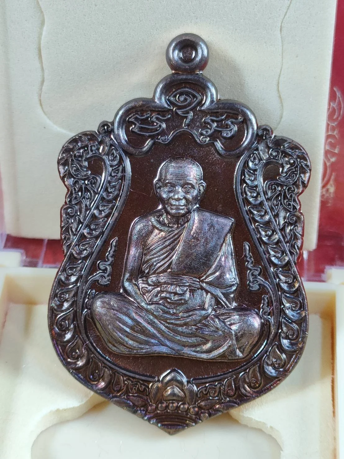B23 เหรียญเสมาฉลองครบ 7 รอบ หลวงพ่อหวั่น วัดคลองคูณ จ.พิจิตร ทองแดงมันปู เลข 1376 ปี 2561 มีกล่อง