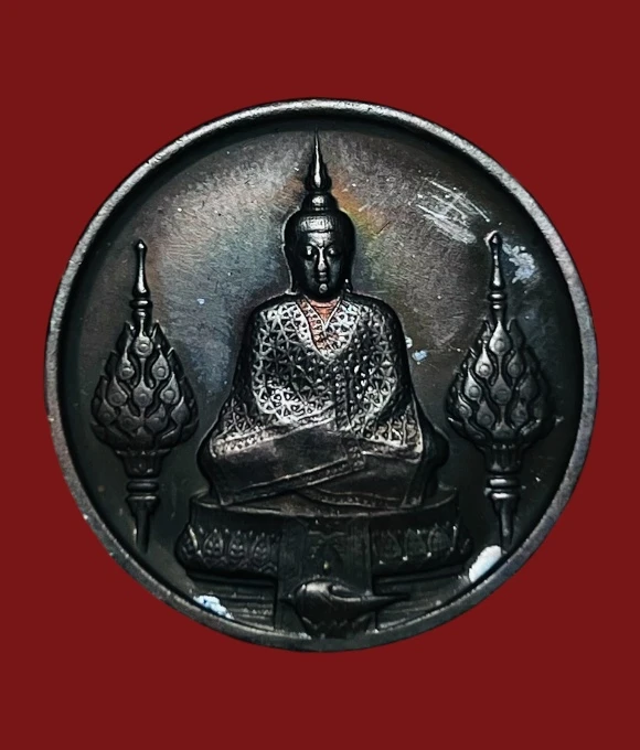 **เคาะแรก 50**เหรียญพระแก้วมรกต ทรงเครื่องฤดูหนาว ฉลองกรุงรัตนโกสินทร์ครบ 200 ปี ปี 2525 (หลวงพ่อเกษม หลวงพ่อสุด หลวงพ่ออุตมะ ร่วมปลุกเสก)