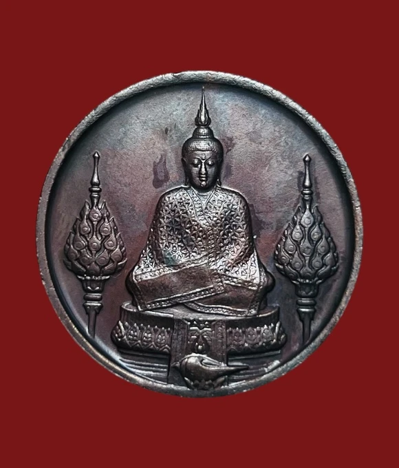 **เคาะแรก 50**เหรียญพระแก้วมรกต ทรงเครื่องฤดูหนาว ฉลองกรุงรัตนโกสินทร์ครบ 200 ปี ปี 2525 (หลวงพ่อเกษม หลวงพ่อสุด หลวงพ่ออุตมะ ร่วมปลุกเสก)