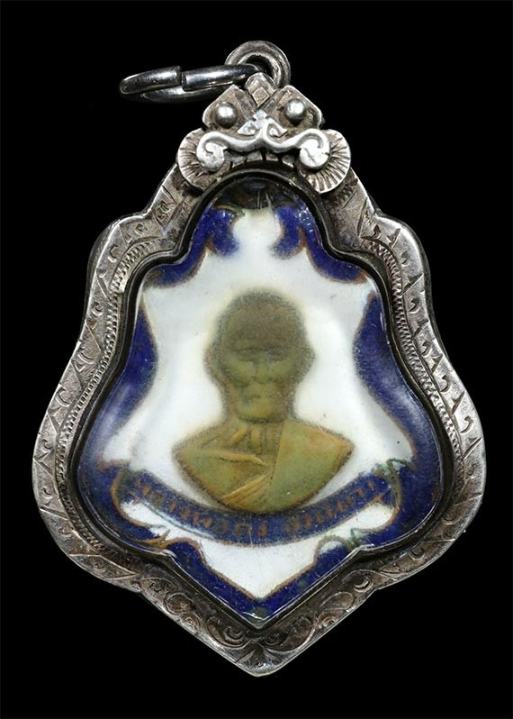 2800.-เหรียญหลวงพ่อคง วัดซำป่าง่าม จ.ฉะเชิงเทรา ปี2486-2499  เลี่ยมกรอบเงินแท้แต่ห่วงสแตนเลส(ไม่สรุปผล)