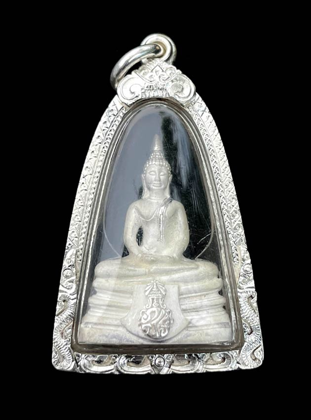2800.-พระกริ่งหลวงพ่อโสธร ภปร. รุ่นย้อนยุค สร้างในวโรกาส ร.9 ทรงครองราชย์ครบ 50 ปี เนื้อเงิน ปี 2539 เลี่ยมเงิน