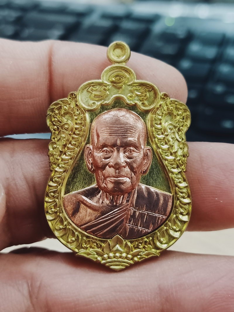 ✅1-1139 วัดใจ 50 เหรียญเสมาที่ระลึกสร้างมูลนิธิ 100 ปี หลวงพ่อพัฒน์ วัดห้วยด้วน จ.นครสวรรค์ 2564 ทองทิพย์ หน้ากาทองแดง หมายเลข 353 กล่องเดิม 