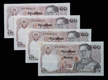 300.-ธนบัตร 10บาท  ที่ระลึก120กระทรวงกลาโหม จำนวน4 ฉบับ สภาพunc ไม่ได้ใช้