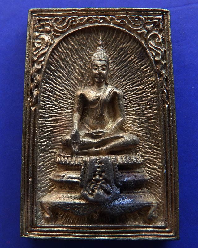 14.สมเด็จประทานพร หลังรูปเหมือนหลวงพ่อแพ วัดพิกุลทอง พ.ศ. 2534 เนื้อทองผสม พร้อมกล่องเดิม
