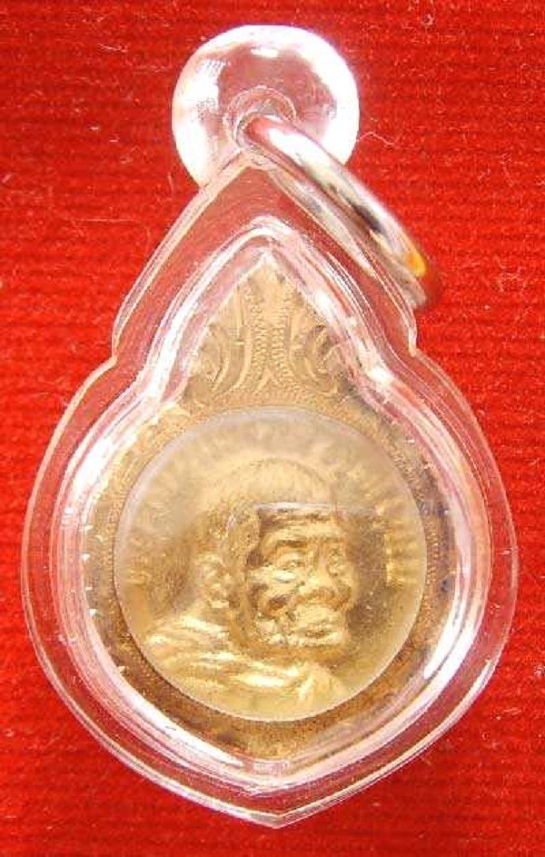 3500.-หลวงปู่แหวน พิมพ์เล็ก (เลี่ยมทองเดิมชำรุด)