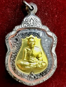 เหรียญหลวงพ่อพัฒน์หลังหนุมานเชิญธง รุ่นชนะมาร วัดห้วยด้วน นครสวรรค์ ๒๕๖๓  ในกรอบเลี่ยมสวย