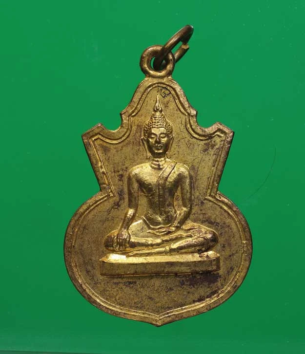 90.- เหรียญพระพุทธ วัดหนองกรวด จังหวัดตราด  พ.ศ. 2517 กะไหล่ทอง
