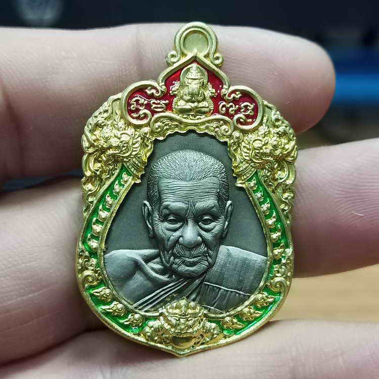 ✅2-792 วัดใจ 100 เหรียญเสมามหาอุตม์ หลวงปู่อิ่ม วัดทุ่งนาใหม่ จ.นครศรีธรรมราช ปี 2567 เนื้ออัลปาก้า หน้ากากทองทิพย์ ลงยาขอบ หมายเลข 47 กล่องเดิม