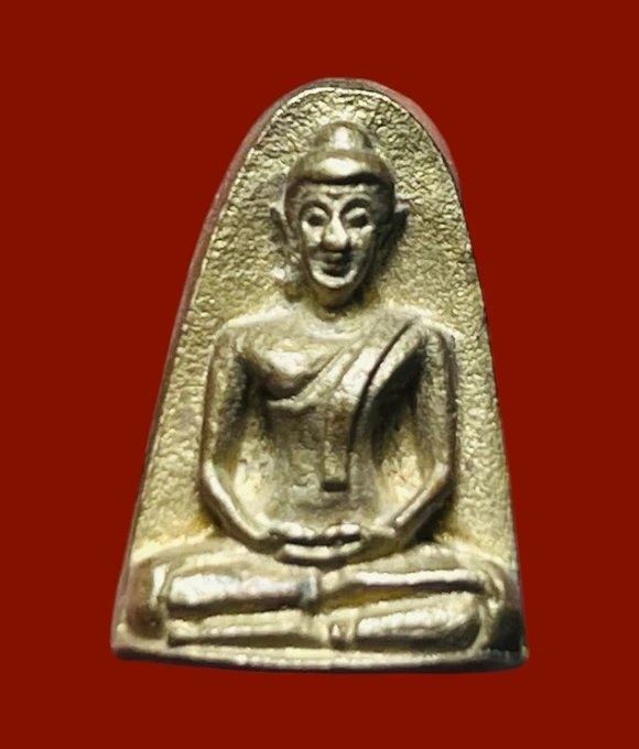 **เคาะแรก 50**เหรียญหล่อพระเจ้าแก้วมรกต วัดพระธาตุลำปางหลวงหลังลายผ้า  เนื้อทองระฆัง ปลุกเสกพิธีใหญ่ (หลวงพ่อเกษม ร่วมปลุกเสก)