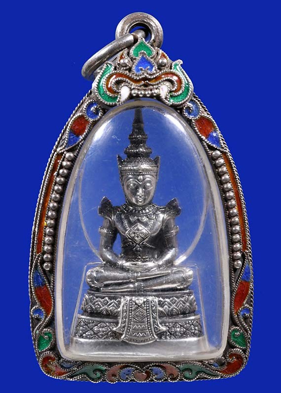 2700.-กริ่งพระแก้วมรกต กรมสรรพามิตร เนื้อเงิน ปี2539 เลี่ยมเงินลงยา