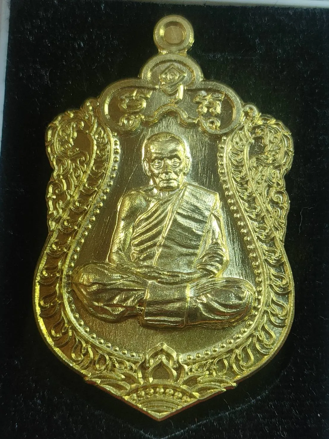 J26M7 เหรียญเสมาฉลองอายุครบ 99 ปี หลวงพ่อพัฒน์ วัดห้วยด้วน ปี 2563 เนื้อทองเหลือง เลข 360 กล่องเดิม