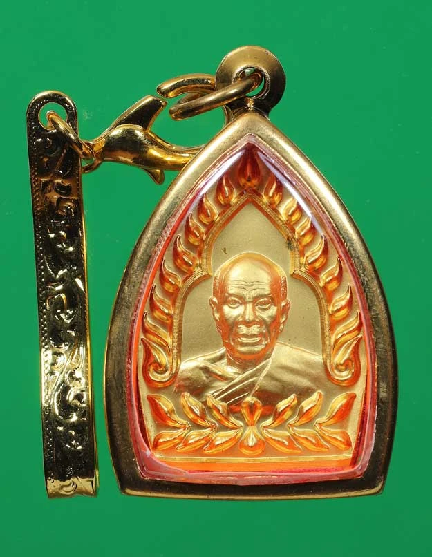 80.- เหรียญเจ้าสัว หลวงพ่อสด วัดปากน้ำ หลังหนุมาน 8 กร วัดจันทรังษี จ.อ่างทอง จัดสร้าง ปี 2556 เนื้อกะไหล่ทอง
