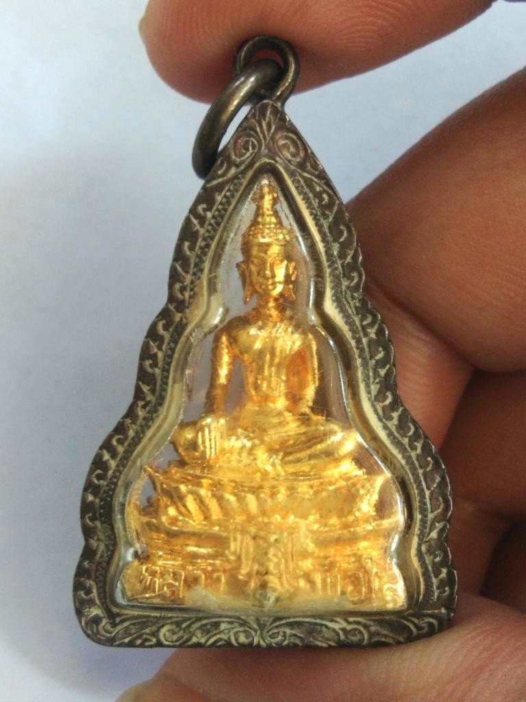 1300.-พระกริ่งหลวงพ่อพระใส วัดโพธิ์ชัย จ.หนองคาย กะไหล่ทอง ปี2531 เลี่ยมกรอบเงินแท้ๆ