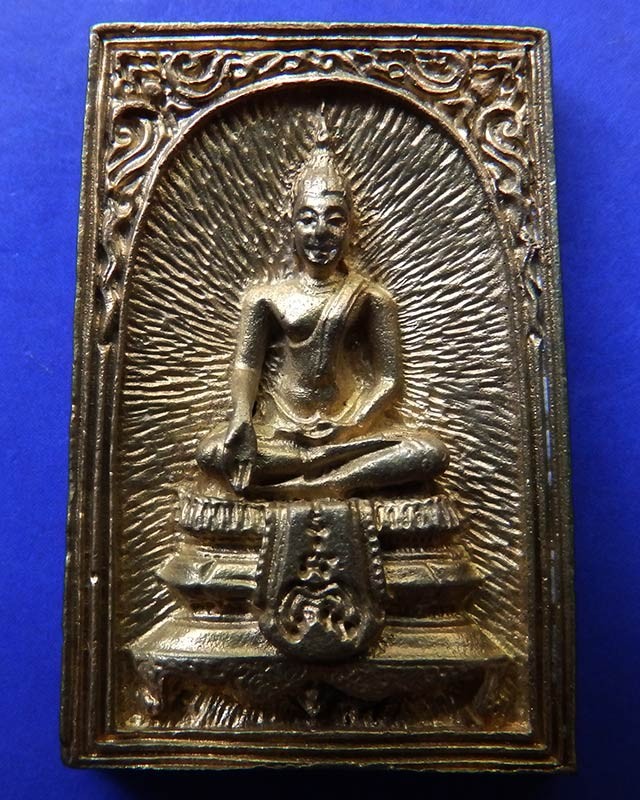 24.สมเด็จประทานพร หลังรูปเหมือนหลวงพ่อแพ วัดพิกุลทอง พ.ศ. 2534 เนื้อทองผสม พร้อมกล่องเดิม