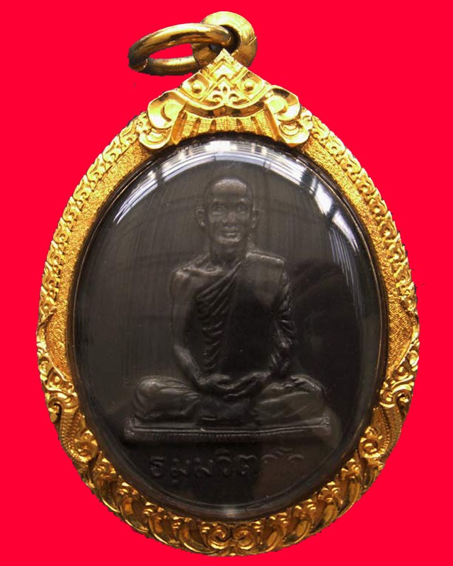เหรียญเจ้าคุณนร พิมพ์สังฆาฏิใหญ่ ต.หางสั้น เลี่ยมทองยกซุ้มหนา