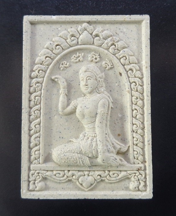 (เคาะเดียวแดง) แม่นางกวักเนื้อผงสีขาว หลวงพ่อฟู วัดบางสมัคร จ.ฉะเชิงเทรา ครบรอบ ๘๘ ปี ปี ๒๕๕๒ สวยครับ