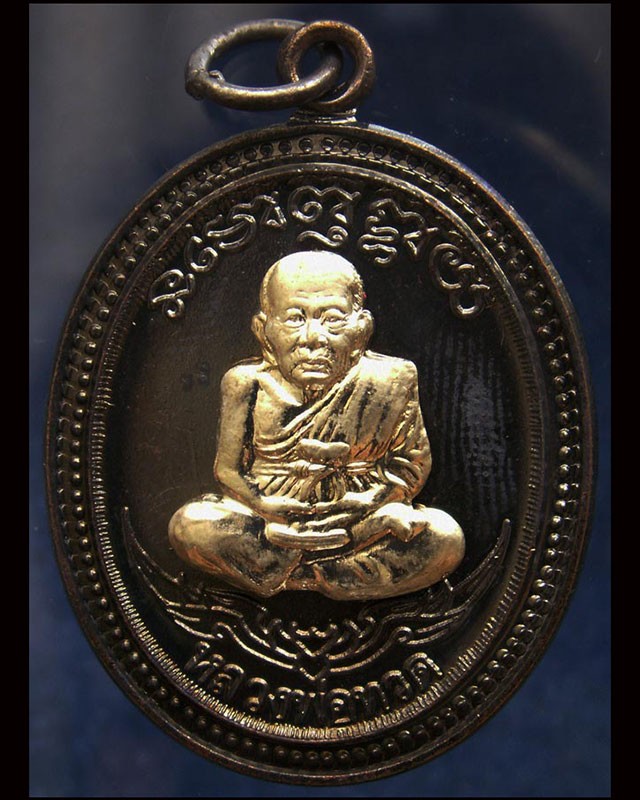 กรรมการ !!! เลข 991...เหรียญหลวงปู่ทวด หลังพ่อท่านเขียว วัดห้วยเงาะ รุ่นกิตติคุโณ 82 เนื้อทองแดงรมดำหน้า-หลังอัลปาก้า โค้ด-เลข พร้อมกล่องเดิม พ.ศ. 2553 สร้างแจกกรรมการ 999 องค์