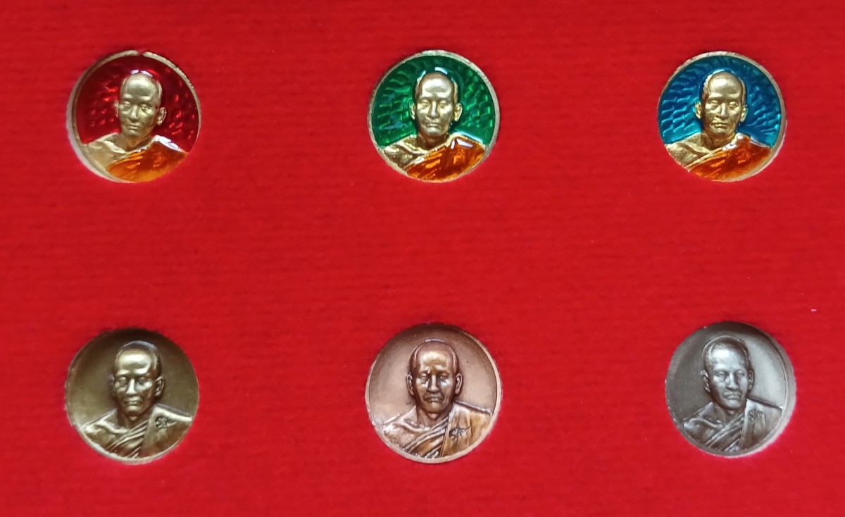 เหรียญเม็ดกระดุม โภคทรัพย์ หลวงพ่อเหิน ชุดของขวัญ รับพระ 6 เหรียญ no.178