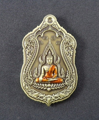 เหรียญขุมทรัพย์มหาเทพ ท้าวเวสสุวรรรณ วัดสุทัศน์ฯ ปี 2565 เนื้อทองทิพย์ซาตินลงยาจีวร เหรียญไม่ตัดปีก เลขโค๊ตนัมเบอร์ 4362 พร้อมกล่องเดิมจากวัดสวยครับ