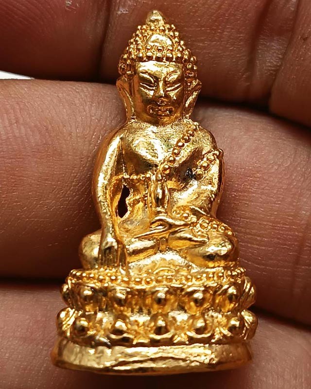 พระชัยก้นอุดผง หลวงปู่ทวด รุ่นตำหนักทอง หลวงปู่ทอง สุสังวโร วัดป่ากอสุวรรณ จ.สงขลา พ.ศ. 2540 กะหลั่ยทอง ตอกโค้ด+เลข 3057