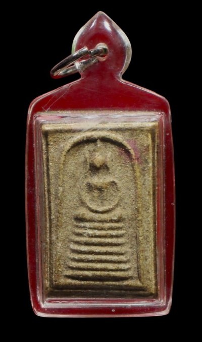 พระสมเด็จ  พิมพ์ 7 ชั้น หลวงพ่อกวย วัดโฆสิตาราม ชัยนาท  เนื้อผงน้ำมัน ปี 2515 (เลี่ยมโบราณ)