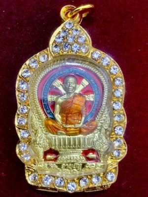 เหรียญหลวงพ่อคูณ นั่งพาน "อายุยืน" หลังหนุมาณหาวเป็นดาวเป็นเดือน  วัดบ้านไร่ นครราชสีมา ๕๘  เลี่ยมทองไมครอนสวย