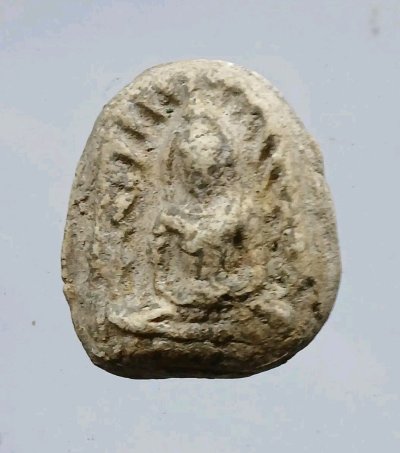 พระซุ้มกอ เนื้อดินมีคราบกรุ