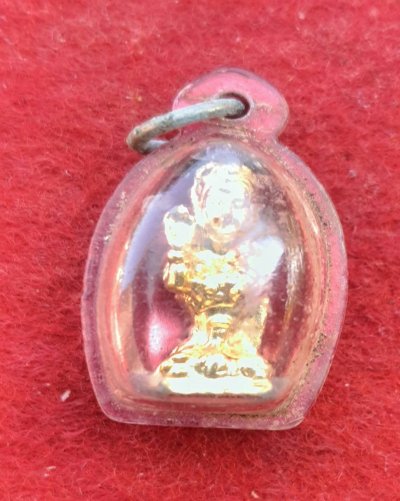 รูปหล่อนางกวัก หลวงปู่ทิม เนื้อโลหะชุบทอง งานฝังลูกนิมิต วัดละหารไร่ ปี 2517 (หลวงปู่ทิมปลุกเสก)