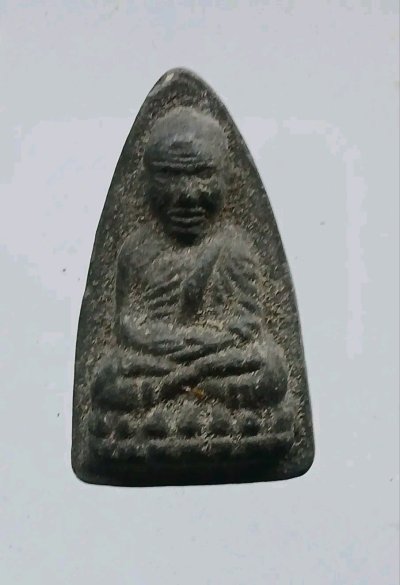 หลวงปู่ทวด เนื้อดิน กากยายักษ์ วัดช้างให้ จังหวัดปัตตานี