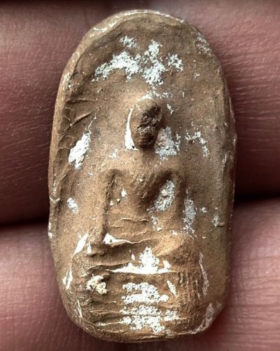 พระเนื้อดินเก่าๆ สูง 2.5 ซ.ม. พระบ้านเก่าเก็บหลายสิบปี ไม่ทราบที่