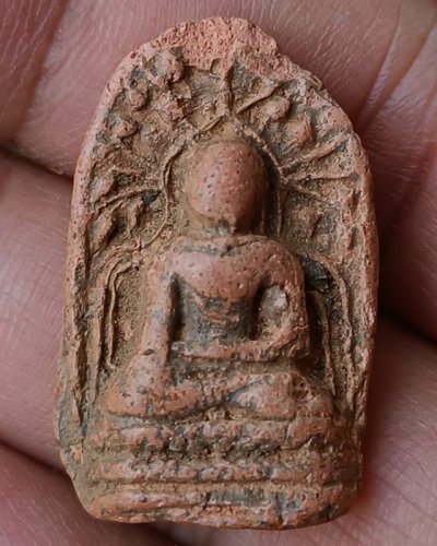 พระคงเนื้อติน บิ่นยอดด้านบน พระบ้านเก่าเก็บหลายสิบปี ไม่ทราบที่