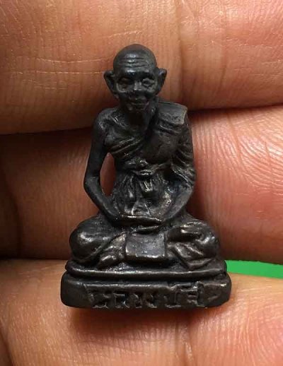 3000.-รูปหล่อหลวงปู่สี วัดถ้ำเขาบุญนาค จ.นครสวรรค์ รุ่นอายุ128 ปี ออกวัดพระธาตุวาโย ฉะเชิงเทรา +ตลับเงินผสม องค์ที่2