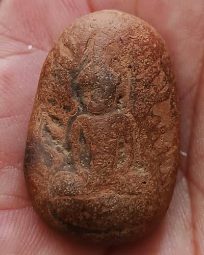 พระเนื้อดิน พิมพ์ 2 หน้าเก่าๆ สูง 3 ซ.ม.เศษ พระบ้านเก่าเก็บหลายสิบปี ไม่ทราบกรุ-เกจิท่านใดสร้าง