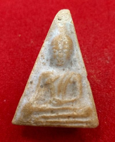 พระนางพญาเศียรโต หลังยันต์ หลวงพ่อกวย รุ่นผูกพัทธสีมา ปี2521 เนื้อผงน้ำมัน วัดโฆสิตาราม +บัตรดีดีพระ