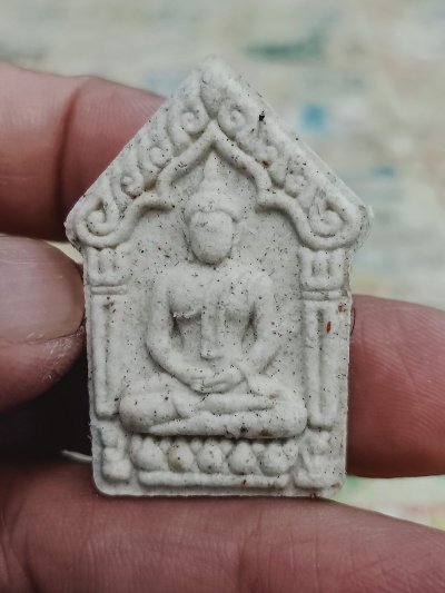 1-1366 วัดใจ 50 พระผงขุนแผน ทรัพย์ไอยรา หลวงปู่ทองใบ วัดภูน้อย จ.ศรีสะเกษ 2564 หมาเลข 77 กล่องเดิม+ภาพถ่าย