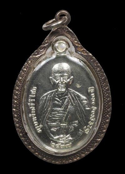 1200.-เหรียญครูบาศรีวิชัย วัดพระธาตุดอยสุเทพ จ.เชียงใหม่ ปี37 เนื้อเงิน เลี่ยมเงินแท้