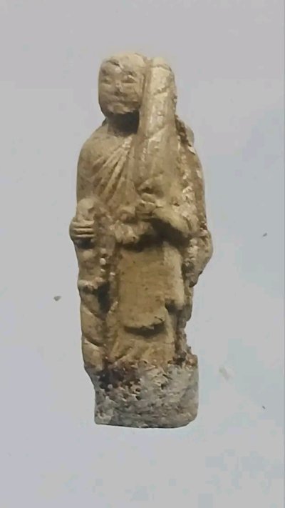 พระผงรูปเหมือนหลวงปู่เทพโลกอุดร พิมพ์ยืน