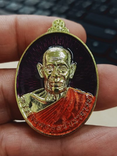 1-858 วัดใจ 50 เหรียญเงินไหลมา 100 ปี หลวงพ่อพัฒน์ ปุญฺญกาโม วัดห้วยด้วน จ.นครสวรรค์ ปี 2564 เนื้อทองทิพย์ ลงยาพื้น จีวร หมายเลข 69 กล่องเดิม