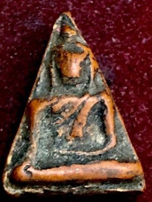 พระนางพญาเนื้อดิน องค์หนา