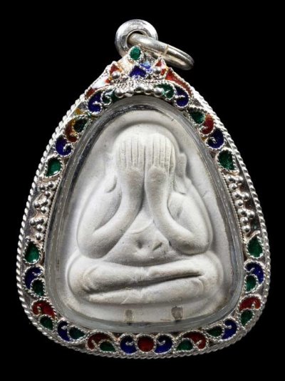 2200.-พระปิดตาปลดหนี้ หลังยันต์นะ ฝังตะกรุดเงินคู่ หลวงปู่โต๊ะ วัดประดู่ฉิมพลี รุ่นเพชรรุ่งโรจน์ ปี35 เลี่ยมเงินลงยา