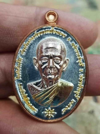 2-1892 วัดใจ 100 เหรียญบรมครูหนุนดวง หลวงปู่บุญมา สำนักสงฆ์เขาแก้วทอง จ.ปราจีนบุรี 2567 ทองแดงผิวไฟ หน้าก 3 K เต็มแผ่น ลงยาเขียว จีวร หลัง หมายเลข 51 กล่องเดิม