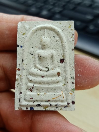 1-1905 วัดใจ 50 พระสมเด็จ ผงเก่า 100 ปี วัดระฆัง สู่สมเด็จ 119 วัดทุ่งนาใหม่ รุ่นเหนือดวงปัญจภาคี หลวงปู่อิ่ม 106 ปี จ.นครศรีธรรมราช 2566 หลังตรายาง หมายเลข 790 กล่องเดิม