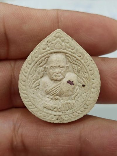 D220 วัดใจ 50 พระผงเสาร์ 5 ฝังพลอย หลวงพ่อทิม วัดพระขาว จ.พระนครศรีอยุธยา 2550