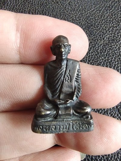 800.- รูปหล่อหลวงปู่โต๊ะ วัดประดู่ฉิมพลี หลัง ป.พ. ปี33 องค์ที่ 3 พร้อมตลับ