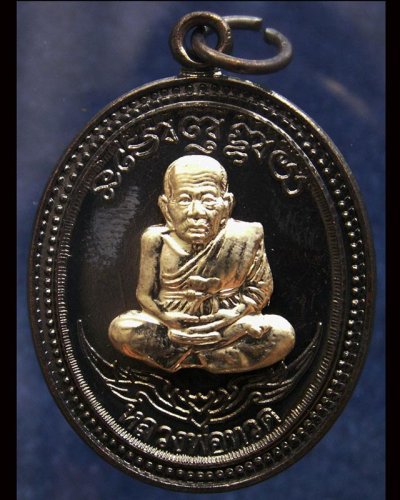 กรรมการ !!! เลข 985...เหรียญหลวงปู่ทวด หลังพ่อท่านเขียว วัดห้วยเงาะ รุ่นกิตติคุโณ 82 เนื้อทองแดงรมดำหน้า-หลังอัลปาก้า โค้ด-เลข พร้อมกล่องเดิม พ.ศ. 2553 สร้างแจกกรรมการ 999 องค์